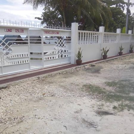 Luna Oslob Travellers Inn - Beach Front Exterior foto