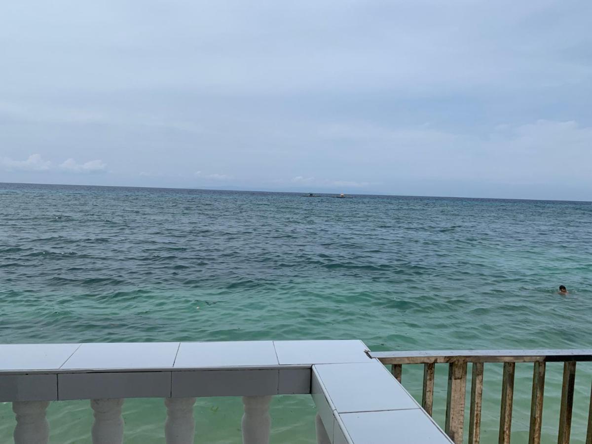 Luna Oslob Travellers Inn - Beach Front Exterior foto