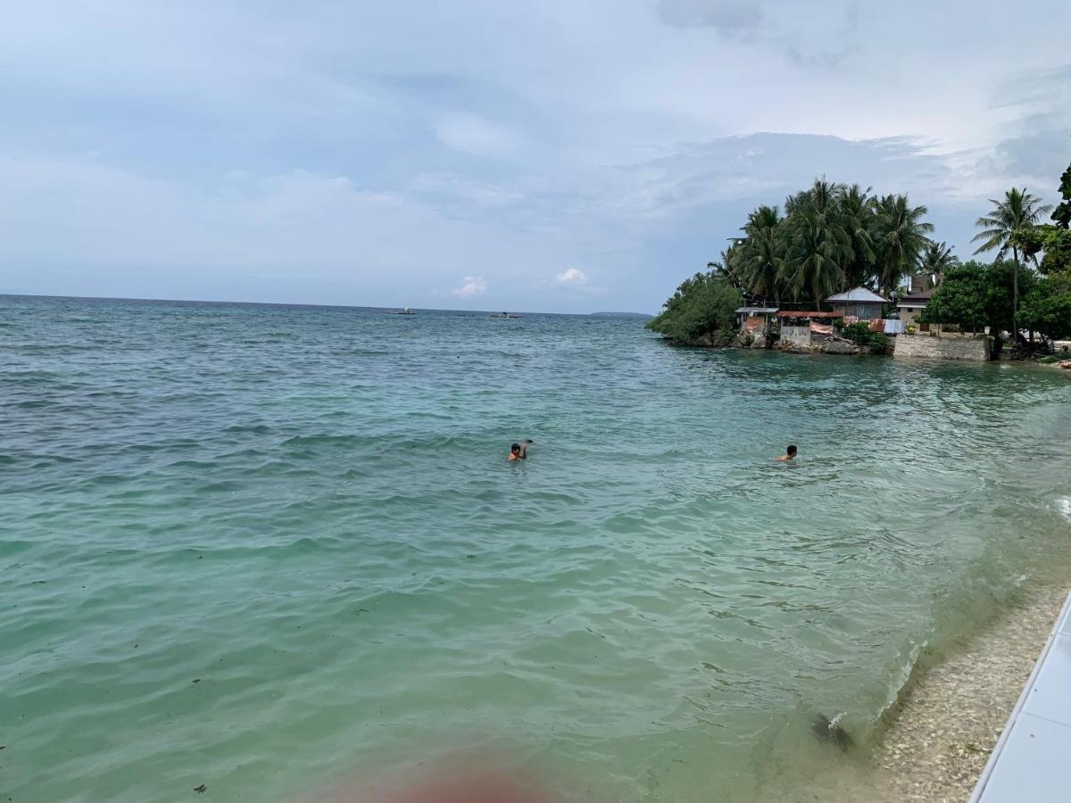 Luna Oslob Travellers Inn - Beach Front Exterior foto