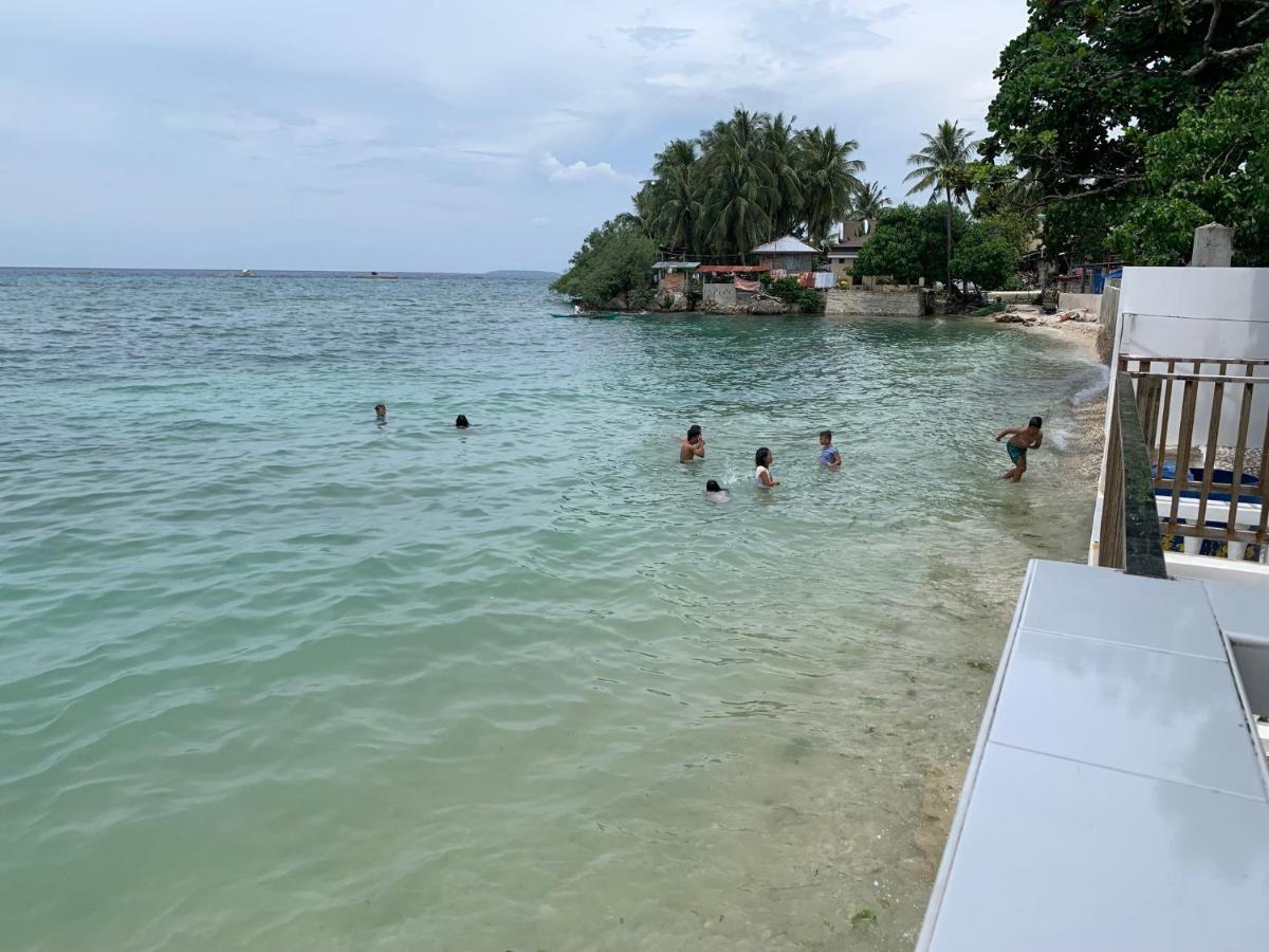 Luna Oslob Travellers Inn - Beach Front Exterior foto