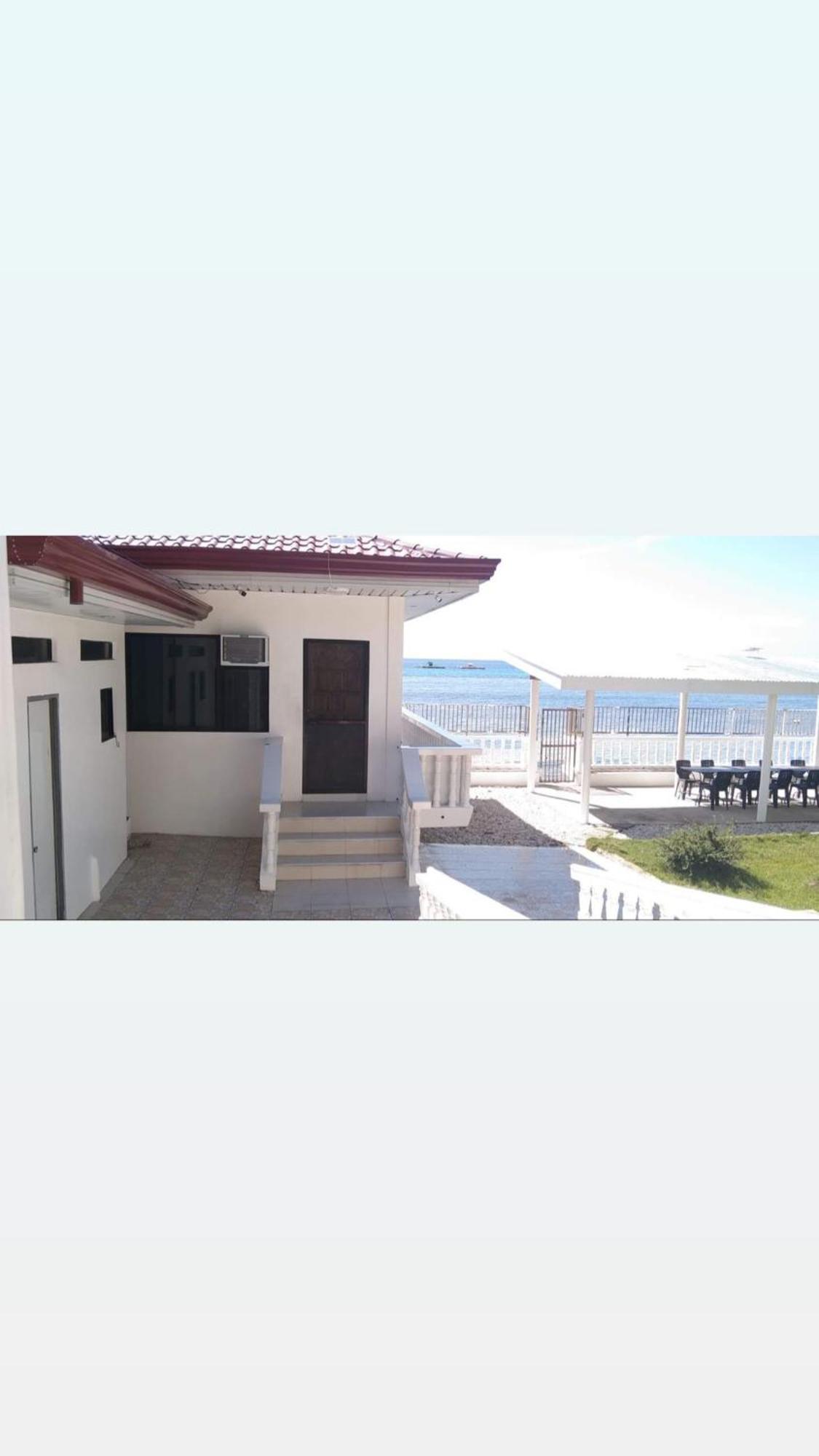 Luna Oslob Travellers Inn - Beach Front Exterior foto