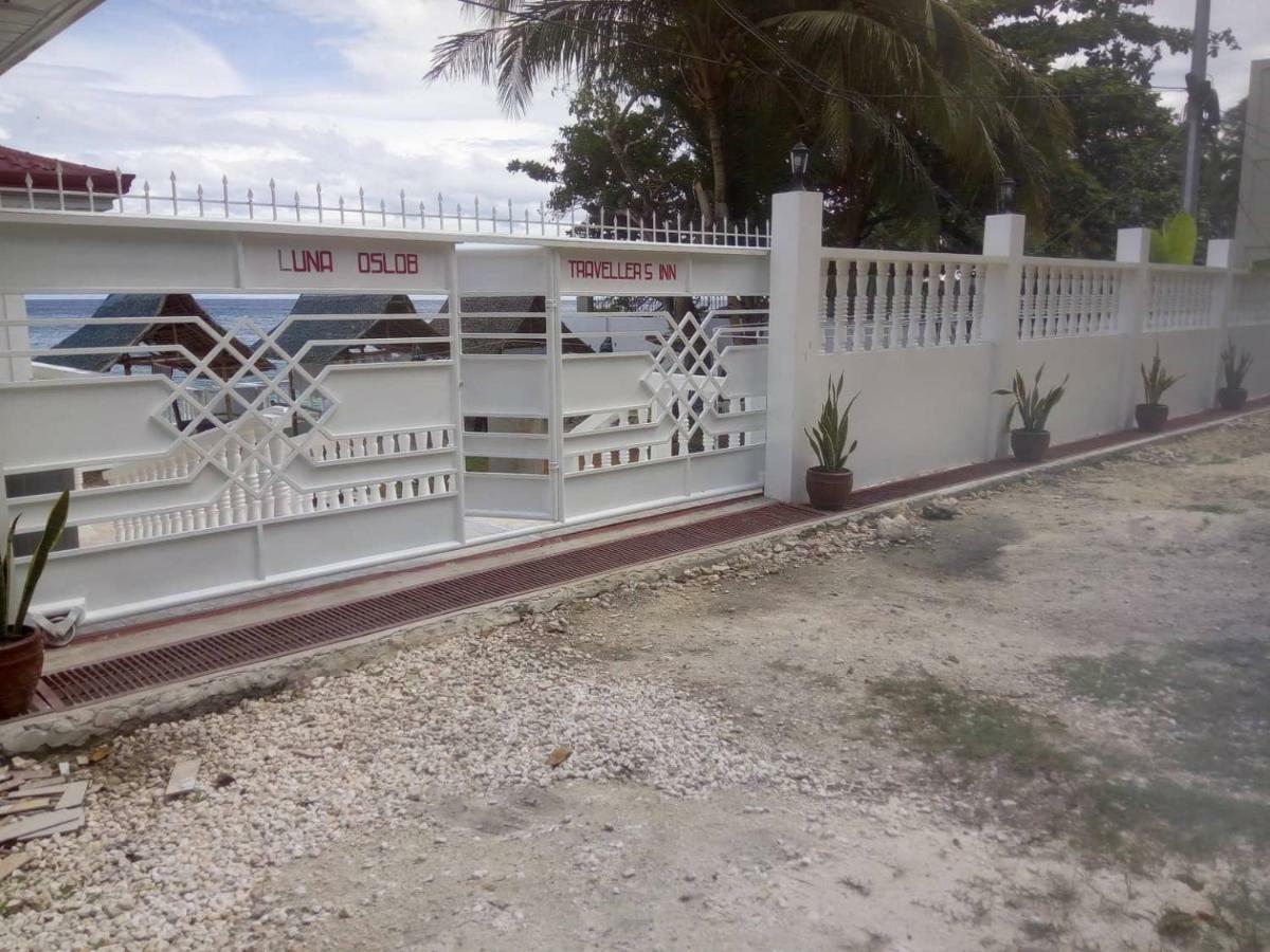 Luna Oslob Travellers Inn - Beach Front Exterior foto