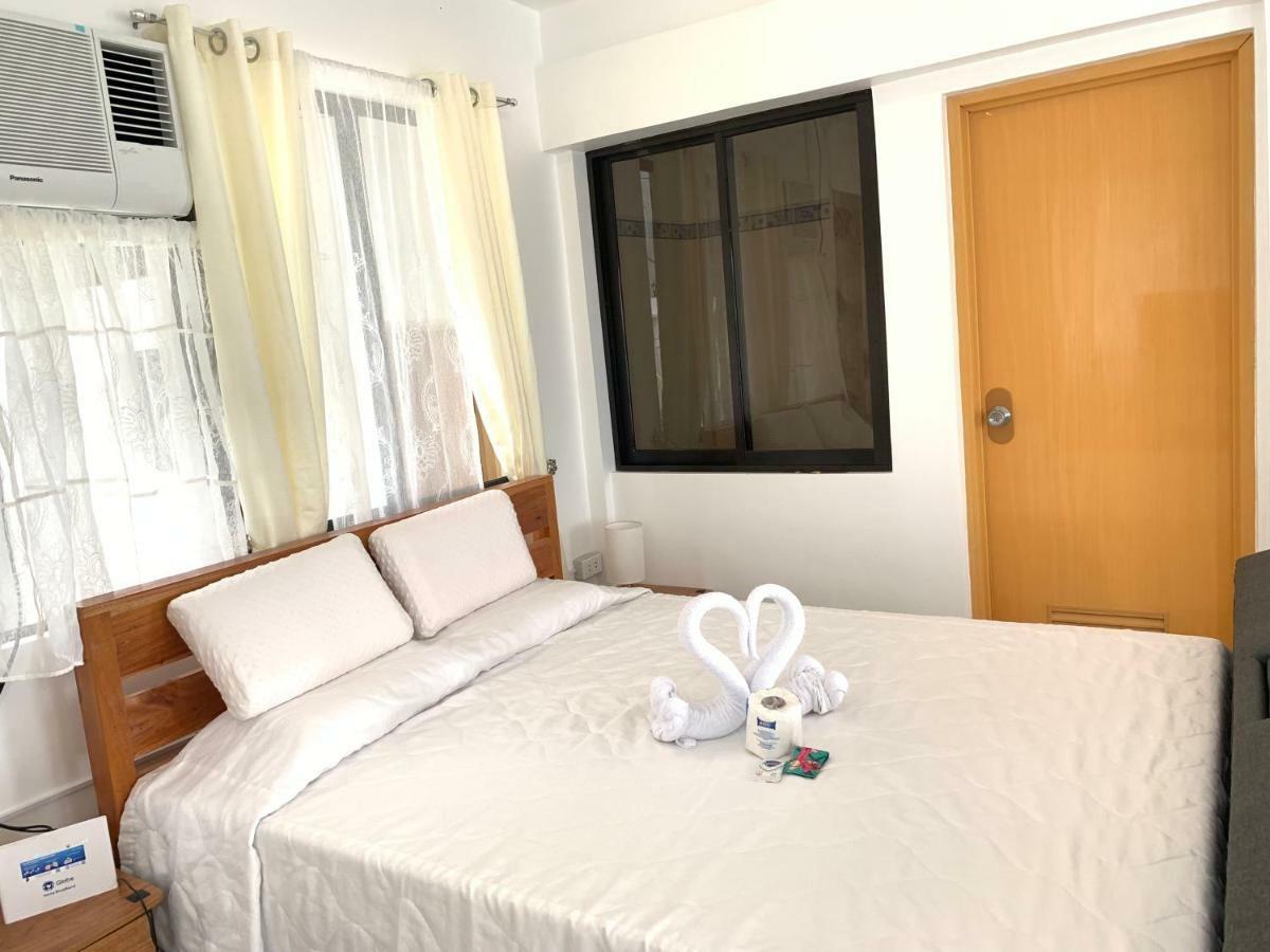 Luna Oslob Travellers Inn - Beach Front Exterior foto